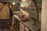 Le petit ouvrage de la Frassinéa. <br> Vue d'ensemble de la cuisine. La cuisinière, à charbon, est imposante car elle sert aussi de chaudière pour le chauffage central de la fortification.