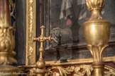 Saint-Sauveur-sur-Tinée <br> Chapelle des pénitents blancs. À la base de la toile se voient d'un côté le blason et la devise de Jacques Blanchi, et