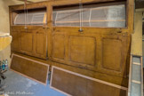 Saint-Sauveur-sur-Tinée <br> Le moulin. Le blutoir. Le blutage est l' opération consistant à séparer la farine du son. Le cylindre du blutoir, ou sas, peut être garni de tamis en toiles de maillages différents, du plus serré au plus large. Chaque partie, appelée laize en soie ou en crin, était placée au-dessus d'un compartiment séparé. La mouture est introduite dans le sas en mouvement par sa partie haute, et la farine passe au travers du tamis en fonction de son maillage.