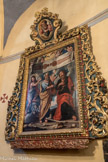 Saint-Sauveur-sur-Tinée <br>Retable du Saint-Suaire, Guillaume Thaon, 1711. Le geste de Pierre tendant à Paul, qui la refuse, la clef d'or (celle de la science théologale) et conservant la clef d'argent (celle du pouvoir pontifical) reflète un débat alors très actuel sur la prépondérance de l'une ou l'autre forme de l'autorité de l'Église. L'axe vertical compose la Trinité avec la colombe de l'Esprit survolant l'image du linceul et, dans le médaillon de couronnement, une belle figure du Père Éternel.