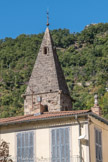 Saint-Sauveur-sur-Tinée <br> Le clocher est édifié selon le modèle traditionnel des tours quadrangulaires couronnées d'une pyramide et ouvertes sur deux étages de baies campanaires qui se dédoublent parfois.