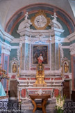 Roubion. <br> L’église se compose d’une nef à un seul vaisseau de cinq travées, la dernière constituant le chœur.

Elle est remarquable pour les décors de gypseries et de stucs polychromes qui la décorent.
