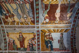 Chapelle saint Sébastien à Roubion. <br> A droite, Saint Sébastien aurait vécu sous le règne de l'empereur Doclétien (303 - 313) à Rome. Devenu centurion, il aurait été remarqué par l'empereur qui le nomma capitaine de la garde prétorienne. A gauche, l’empereur aurait ignoré que Sébastien était chrétien et qui préchait auprès de ses coreligionnaires.