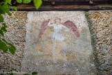 Chapelle saint Sébastien à Roubion. <br> Sur son mur nord, Saint Michel terrassant le dragon a résisté au temps