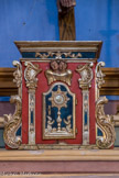 Roure. <br> Sur la porte du tabernacle, deux pénitents sont agenouillés de part et d’autre d’un ostensoir.