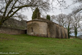 La chapelle Notre Dame du Revest. En 1539 le chapitre collégial de Grignan prend possession des prieurés, les propriétés du monastère étant alors en ruine.
En 1673 Jean-Baptiste d’Arcussia, seigneur d’Esparron, acheta aux chanoines les terres du Revest (environ 20 ha). A la Révolution les chapitres sont supprimés et au XIXème siècle le Revest devient propriété de la paroisse.<br>
De puissants contreforts calent le côté Nord et lui donnent un aspect monumental isolé dans le paysage rural dépourvu d’autres constructions. L'abside a un appareil plus soigné que celui des murs gouttereaux car c'est un espace sacré.