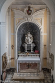 L'église de Saint-Martin-de-Pallières. Le groupe de l’Assomption dans la chapelle de la Vierge. En haut, armes des Boigelin à gauche, celles des Laurens à droite (branche de laurier).