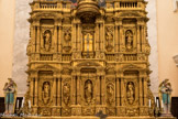 L'église de Saint-Martin-de-Pallières. Le retable en bois sculpté et doré, acquis en 1784 par l'intermédiaire du cardinal de Boisgelin, archevêque d'Aix (classé monument historique en 1912 ).