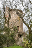 Le château de Saint-Martin-de-Pallières. Le pigeonnier.