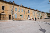 Brue-Auriac. Le cours Roux de Corse, prolongement majestueux du château, est large de 13 mètres