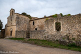 La chapelle Notre-Dame et son-prieuré. Cette chapelle du XIIe siècle, accompagnée d'un prieuré, dépendait de l'abbaye de Saint-Victor de Marseille. En 1531, celle-ci entreprit une rénovation du site. Elle fit construire un logis attenant pour le fermier chargé de l'exploitation du domaine. Il s'en servait alors comme d'une écurie ! Les culots supportant la voûte sont ornés de motifs géométriques.