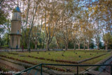 <center>Le château d'Avignon. </center> Le château d'eau
L'eau d'usage agricole est acheminée à l'intérieur des terres par le porte-eau et les roubines de la Pigeonnière et de la Balarine. L'eau d'usage domestique, chargée en sédiments, est décantée par des bassins voûtés et enterrés. Une première salle assainit 450m3 d'eau, puis les refoule vers deux réservoirs de 350 m3 chacun, permettant une autonomie de plusieurs semaines.