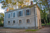 <center>Le château d'Avignon. </center> Le lavoir
Ce bâtiment, construit en 1900, clôt du côté est la station des eaux. Le premier étage est l'étage d'habitation pour les domestiques.