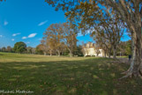<center>Le château d'Avignon. </center> La famille d'Avignon constitue tout au long du XVIIIe siècle une propriété de terres à haut rendement agricole, grâce aux travaux d'irrigation réalisés à partir du Petit Rhône.
En 1893, Louis Prat-Noilly, riche négociant en vin marseillais, achète le domaine. Il réaménage le château en résidence de chasse, le fait agrandir et décorer somptueusement, crée un parc planté d'essences rares. En homme attentif et curieux des innovations de son temps, il intègre à ces embellissements les dernières nouveautés techniques.