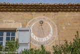 <center>Le château de Teillan. </center> Un membre de la famille, Alexis d'Adhémar, fut préfet d'Empire à Antibes. C'est lui qui installa ce cadran solaire. Il s'arrête à cinq heures....