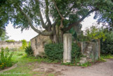 <center>Le château de Teillan. </center> Borne milliaire de Claude, cylindrique.