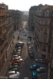 <center>Vue sur la place sadi Carnot</center>La colline des Carmes a été tronquée pour le passage de l’ancienne rue impériale dans les années 1860, l’église s’est alors trouvée isolée. Dans l’antiquité, il semblerait que cette butte portait une parure monumentale, l’équivalent de l’acropole.