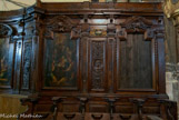 <center>L'église des Carmes</center>En noyer sculpté, elles sont installées au chevet plat de l’abside. Les boiseries qu’on attribue à Antoine Duparc enchâssent une série de toiles de Michel Serre qui retracent des épisodes de la vie de la Vierge. ici, la naissance de Jésus. En médaillon, Marie-Madeleine Pazzi, reconnaissable à sa couronne d'épines.