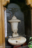 <center>L'église des Carmes</center>Sacristie. Fontaine en marbre, sculptée par Fossati.