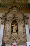 <center>Eglise Saint Théodore</center>Un des bas reliefs représente une mule s'agenouillant au passage du saint Sacrement, l'autre St Bonaventure prêchant devant le pape, Monseigneur de Sully et les fidèles de Bourges subjugués.
