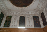 <center>Eglise Saint Théodore</center>médaillon avec les cinq plaies, deuxième symbole de l’ordre.
