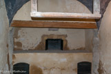 <center>La Synagogue</center>Parmi les nombreuses prescriptions, la bible impose aux Juifs des règles rituelles concernant l’alimentation qui doit être cachère, conforme aux préceptes. La synagogue possède 2 boulangeries pour satisfaire à ces exigences.
L’une est destinée à cuire le pain du chabbat et des jours ordinaires de l’année ; on voit encore le four à coupole