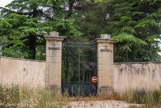 <center>Le cimetière juif.</center>Entrée du cimetière.