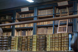 <center>Bibliothèque Inguimbertine.</center>La bibliuothèque possède aujoud'hui 250 000 volumes, 5 000 manuscrits, dont un évangéliaire  grec du IX ème siècle.