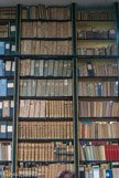 <center>Bibliothèque Inguimbertine.</center>Des dons - comme celui de Casimir François Henri Barjavel avec ses 10 000 volumes, tableaux et objets d'art -, des dépôts de l'Etat, des acquisitions, l'enrichissent.