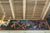 <center>Le palais de justice.</center>Une scène de bacchanale : Bacchus avec sa coupe, le bouc de la luxure, des amours ailés.