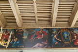 <center>Le palais de justice.</center>A gauche, drapée de rouge la création artistique et à ses pieds, la paresse. Au centre, le blason de Maffeo Barberini, le pape Urbain VII.