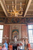 <center>Le palais de justice.</center>L’ancienne chambre d’apparat des évêques avec un plafond à la Française. dans la frise, les femmes sont les allégories de la religion, la pureté, la force, la tempérance, avec au c entre des scènes bibliques,