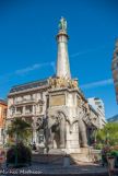<center>Fontaine des éléphants ou des quatre sans culs.</center>Elle érigée en 1838 par le sculpteur grenoblois Victor Sappey en l'honneur du général comte de Boigne. La fontaine présente dans son plan la croix de Savoie. Quatre éléphants réunis par la croupe, réalisés en fonte de fer, jettent l’eau par leurs trompes dans un bassin de forme octogonale. Ils portent chacun une tour de combat surmontée d’un bas-relief ou d’une inscription.  Le général-comte de Boigne est vêtu de son costume de lieutenant-général de Sa Majesté le roi de Sardaigne3. Son manteau relevé sur son épaule gauche laisse apparaître sa main posée sur un sabre oriental, tandis que sa main droite tient un document sur lequel est inscrit « dons à la Ville de Chambéry », représentant l'ensemble des donations accordées à la ville par le comte de Boigne