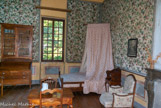 <center></center><center>Les Charmettes.</center> Chambre de Madame de Warens aux Charmettes. Les fenêtres s'ouvrent sur un cadre naturel largement préservé (site inscrit) qui contribue à donner à ces lieux leur charme évocateur.