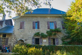 <center></center><center>Les Charmettes.</center>A partir de l'époque révolutionnaire, la maison devient un lieu de pèlerinage pour les visiteurs du monde entier et de nombreuses célébrités (George Sand et Alphonse de Lamartine racontent avec émotion leur visite).