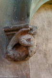 <center></center><center>L'église paroissiale Saint-Laurent </center> Modillon sculpté en demi-relief représentan un ange en buste tenant l'écu des Luyrieux. 4e quart 15e siècle