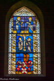 <center></center><center>L'église paroissiale Saint-Laurent </center>Dans la chapelle de la Sainte Vierge, on peut observer le vitrail du XIVe siècle. La partie supérieure n'appartenait peut-être pas au même vitrail car elle est plus large que les registres inférieurs et le fond est de couleur différente. En haut, Pierre et Paul sur fond violet damassé. Au-dessous, la crucifixion avec Marie et Jean. Le dernier registre porte les armes des princes de Savoie. La bordure qui entoure le vitral est du XVe siècle, comme l'attestent les armes et la devise des De Luyrieux.