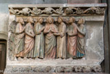 <center></center><center>L'église paroissiale Saint-Laurent </center>La Vierge entourée de six apôtres assistant à une Ascension dont le Christ est absent.