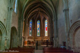 <center></center><center>L'église paroissiale Saint-Laurent </center>L'intérieur offre deux étages superposés de styles différents: la partie inférieure jusqu'à la retombée des arcs d'ogive, est romane, à part les fenêtres du chœur, et la partie supérieure est gothique. Un détail prouve le contraste des styles: le haut des colonnes (les entablements} est trop large pour la retombée des arceaux gothiques.