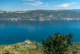 <center></center><center>Le lac du Bouget. </center> L'abbaye de Hautecombe