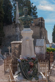 <center>Le cimetierre du vieux château.</center>
