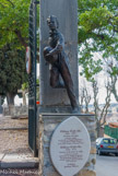 <center>Le cimetierre du vieux château.</center>William Webb Ellis, inventeur du rugby.