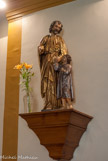 <center>Chapelle Notre-Dame de l'Immaculée Conception </center> L’autre représente saint Joseph et l’enfant Jésus en charpentiers.