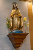 <center>Chapelle Notre-Dame de l'Immaculée Conception </center> Les deux statues, en carton pâte, sont du début du XIXe, dans un style populaire. L'une représente la Vierge.