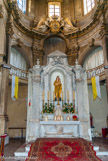 <center>Eglise Mission de France</center> L’église saint Laurent a souffert des bombardements et son mobilier fut stocké ici, dans les chapelles. Une partie de ce mobilier a été réinstallé. L’autel vient d’une chapelle latérale de l’ancienne colmlégiale St Martin, il est de Dominique Fossati (XVII). Le tombeau est orné d'un cartouche avec deux têtes de chérubins. La statue d’origine a disparu, et a été remplacée par une autre, achetée chez un antiquaire d’Avignon et qui date de la fin du XVII.