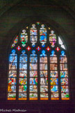 <center>Guérande. </center> Le vitrail de saint Vincent Ferrier (1884) de Léopold Tolbin, de Tours, rend hommage à la venue du prédicateur dominicain en 1418 et au miracle qu'il aurait accompli. Les monuments guérandais sont figurés dans une perspective impossible.