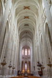 <center>La Cathédrale Saint-Pierre Saint-Paul. </center> Quand on rentre à l'intérieur de cette Cathédrale de style Gothique Flamboyant, on est frappé par la pureté de ses lignes et par la profondeur de son vaisseau. Dans la nef, aucun chapiteau ne vient briser les piliers qui s'élèvent d'un seul jet jusqu'aux clefs de voûte. L'unité qui règne dans l'édifice lui donne à la fois un aspect robuste et élancé !