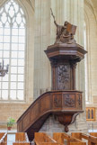 <center>La Cathédrale Saint-Pierre Saint-Paul. </center> Chaire restaurée en 1992 par Yves Lehuen et en 2008 par les Ateliers de la Chapelle. Réemploi de plusieurs éléments datant du 18e siècle (dosseret, ciel et fûts des palmiers).