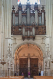 <center>La Cathédrale Saint-Pierre Saint-Paul. </center> Le grand orgue de la Cathédrale est tout à fait remarquable, tant sur le plan musical que sur le plan esthétique. Il trône au-dessus des portails d'entrée, posé sur une superbe tribune voûtée, et son imposante présence contribue très largement au caractère d'ensemble du monument. 1531 : premières grandes orgues. Au XVIIe, l'orgue se résumait à la partie centrale. Au XVIIIe, on lui rajoute les deux tourelles latérales contenant 10 tuyaux .