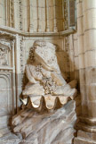 <center>La Cathédrale Saint-Pierre Saint-Paul. </center> Bénitier. En face du portail central, les deux grands bénitiers, placés en 1808, sont composés de coquillages de l’océan Indien montées dans des supports à motifs maritimes.